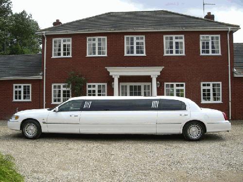 Chauffeur stretched white Lincoln Millenium Town Car limousine 8 seater with TV, DVD and Mirror bar in East of England, Peterborough, Huntingdon, Stanford, King's Lynn, Norwich, Great Yarmouth, Lowestoft, Wisbech, Spalding, Cambridge, Cambridgeshire, Bedford, Bedfordshire, Newmarket, Bury St Edmunds, Suffolk, Norfolk, Lincolnshire, Northampton, Northamptonshire, Kettering, Leicester and Sudbury.